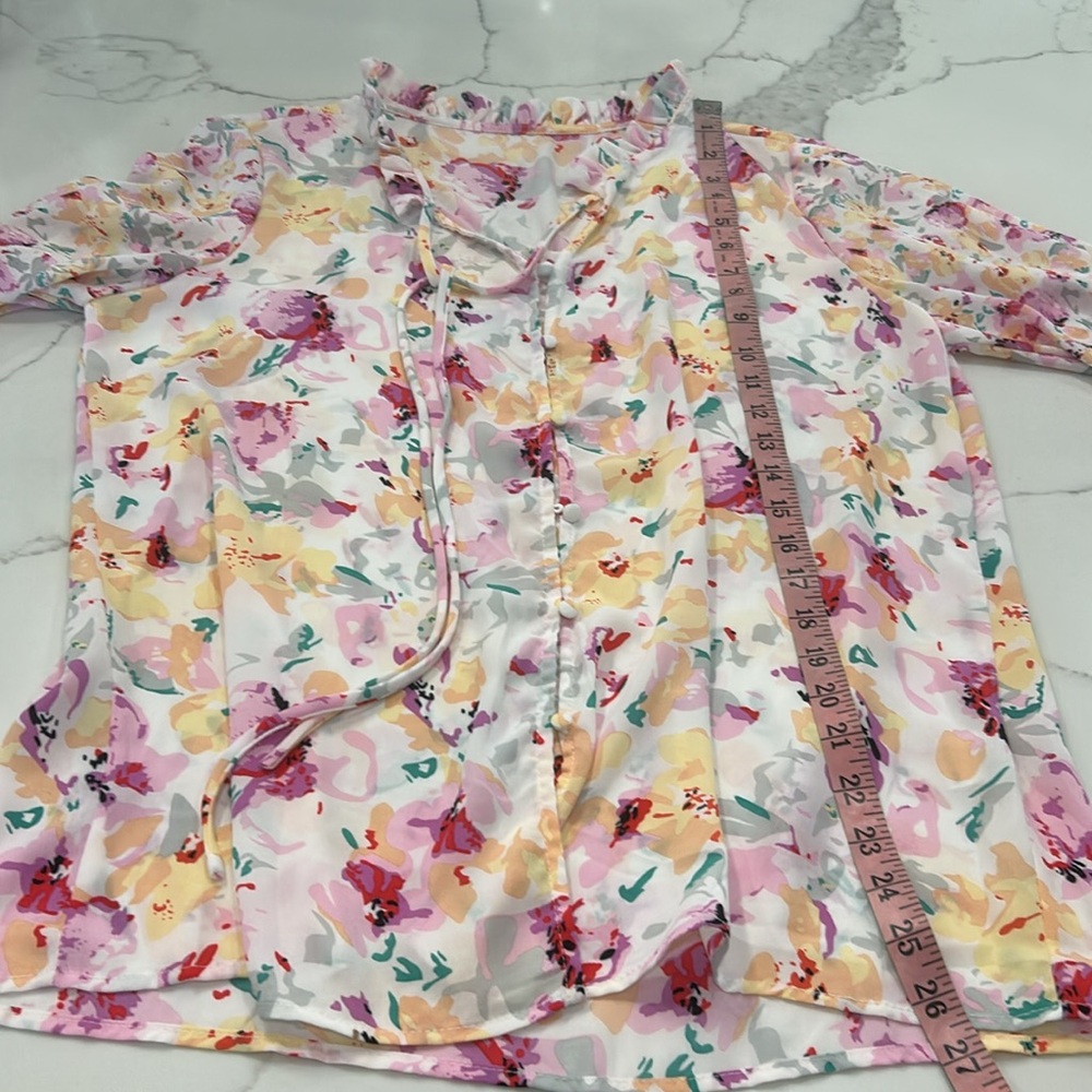Floral Ruffle Blouse - Multicolor‎ Size L - Picture 8 of 10